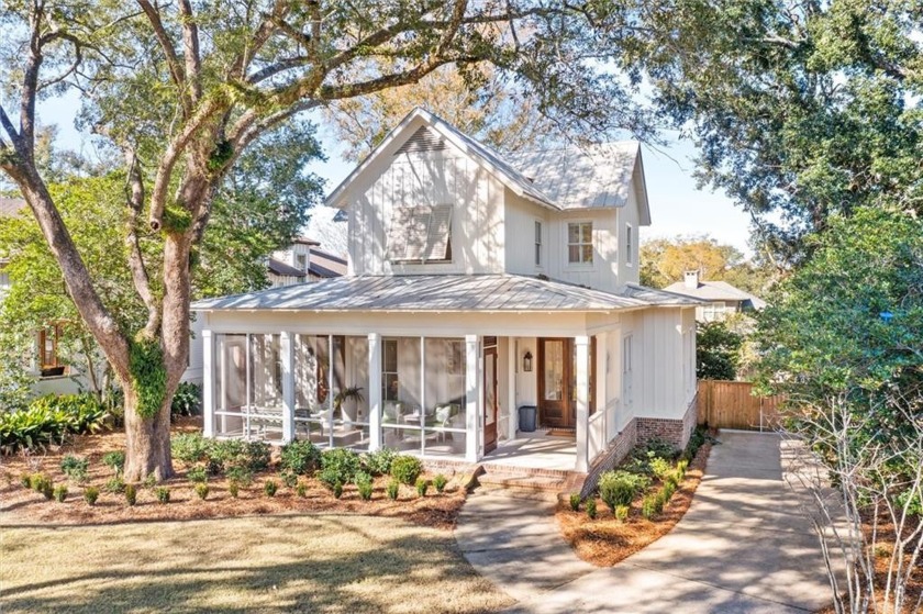 Absolute perfection in Fruit & Nut! Palm Beach designer left no - Beach Home for sale in Fairhope, Alabama on Beachhouse.com