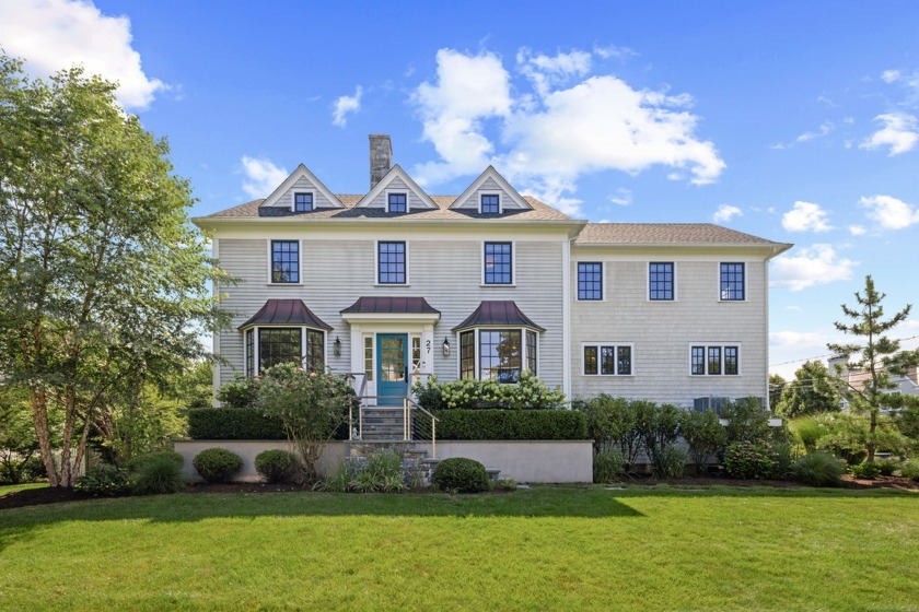 Welcome to 27 Waverly Road, a beautiful colonial-style home - Beach Home for sale in Darien, Connecticut on Beachhouse.com