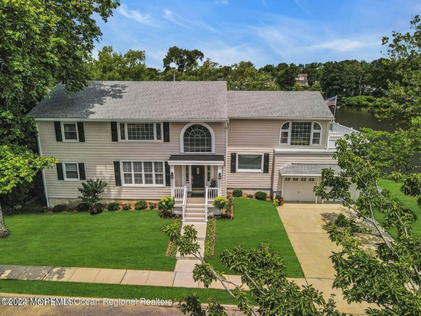 Welcome to 404 Ocean Road. A special location providing - Beach Home for sale in Spring Lake, New Jersey on Beachhouse.com