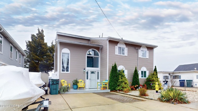 Spacious lagoon front home. Bright and sunny open floor plan - Beach Home for sale in Little Egg Harbor, New Jersey on Beachhouse.com