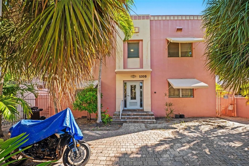 Rare opportunity to acquire an 8-unit multifamily property in a - Beach Commercial for sale in Miami Beach, Florida on Beachhouse.com