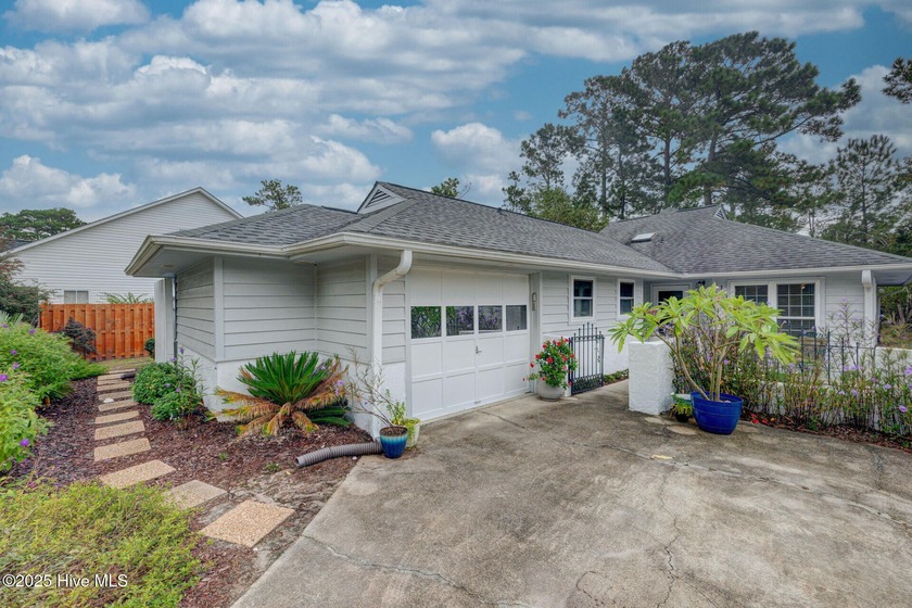 Welcome to this beautifully maintained and move-in-ready - Beach Home for sale in Hampstead, North Carolina on Beachhouse.com