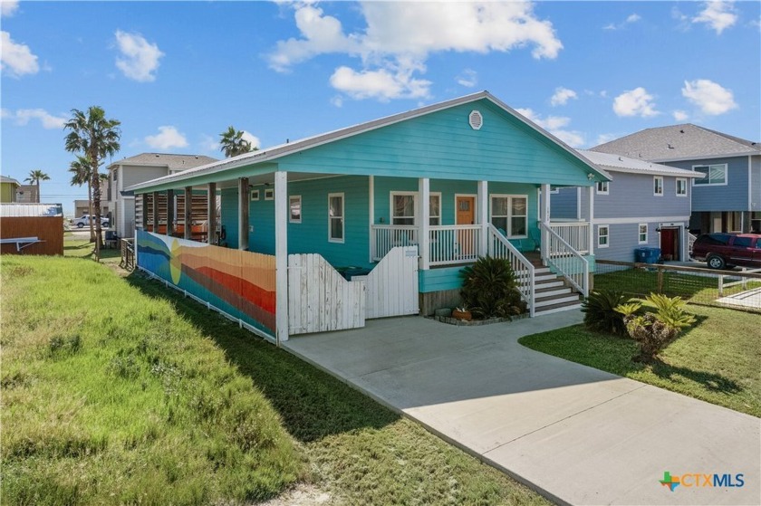 NO HOA. Charming BEACH BUMgalow just a walk to the bayfront and - Beach Home for sale in Rockport, Texas on Beachhouse.com