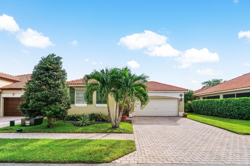 Welcome to this spacious 3 bedroom, 3-bath courtyard pool home - Beach Home for sale in Boynton Beach, Florida on Beachhouse.com