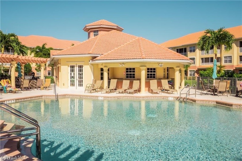 Investors dream! This third floor 2 bedroom / 2 bath condo - Beach Condo for sale in Cape Coral, Florida on Beachhouse.com