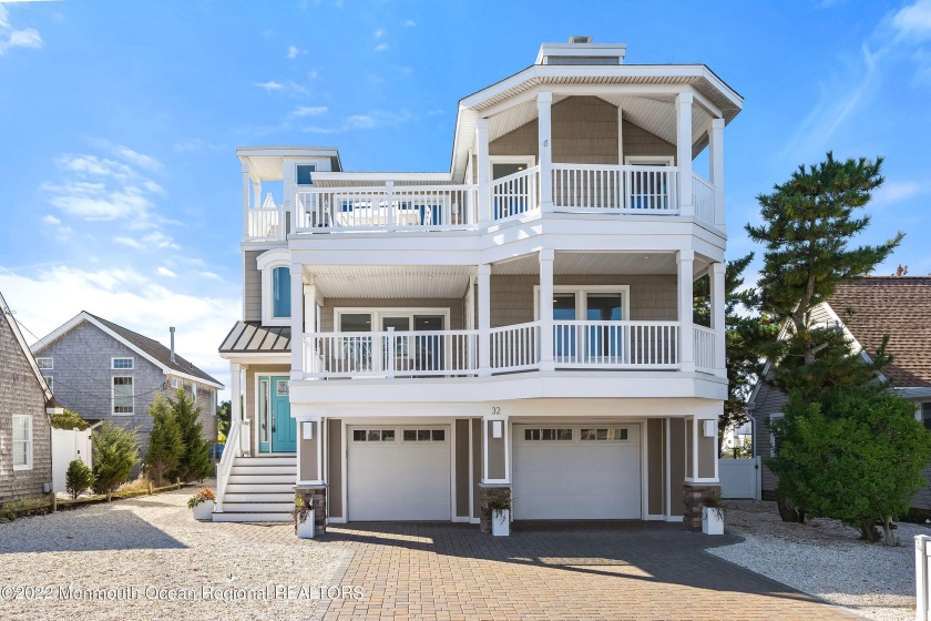 Built in 2017, this 5 bedroom, 4.5 bath home with contemporary - Beach Home for sale in Surf City, New Jersey on Beachhouse.com