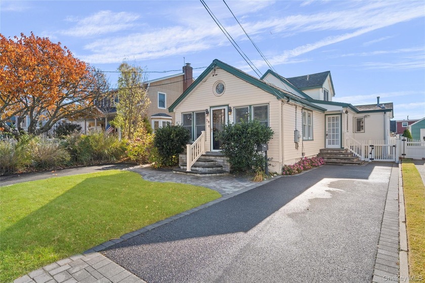 Experience life on the water in this beautifully updated - Beach Home for sale in Amityville, New York on Beachhouse.com