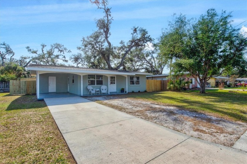 This delightful 2-bedroom, 1.5-bathroom home is ideally located - Beach Home for sale in Bradenton, Florida on Beachhouse.com