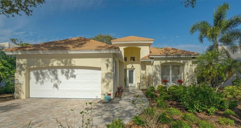 Welcome to this move-in ready home, with a spectacular water - Beach Home for sale in University Park, Florida on Beachhouse.com