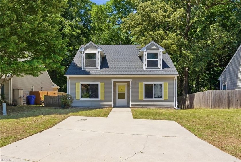 Welcome to this charming Suffolk home, offering a blank canvas - Beach Home for sale in Suffolk, Virginia on Beachhouse.com