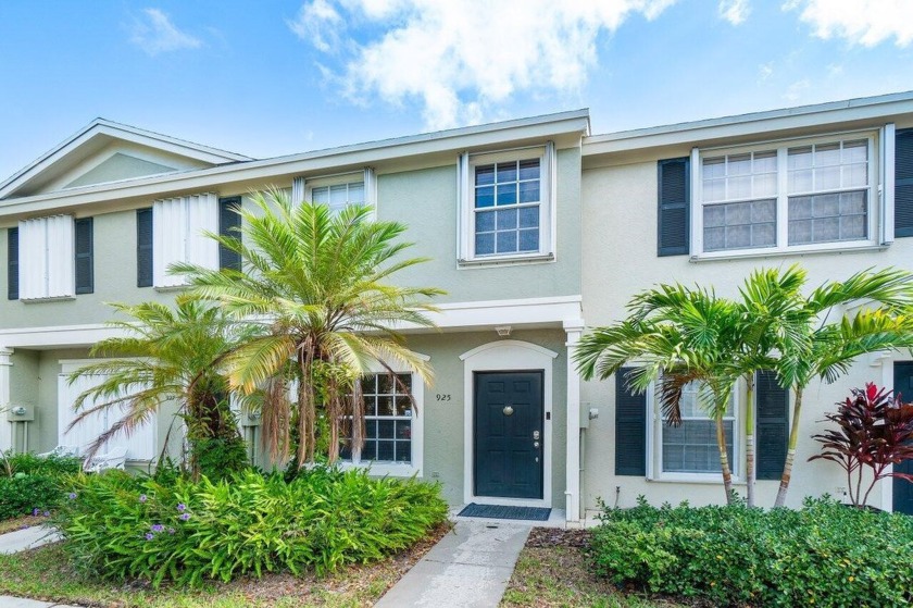 RARELY AVAILABLE 3 bedroom 2.1 bathroom townhouse in desirable - Beach Townhome/Townhouse for sale in Delray Beach, Florida on Beachhouse.com