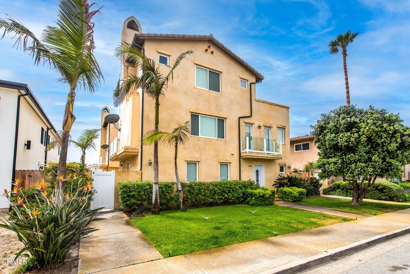 Looking for the perfect BEACH Retreat? Here it is! Turnkey - Beach Townhome/Townhouse for sale in Oxnard, California on Beachhouse.com