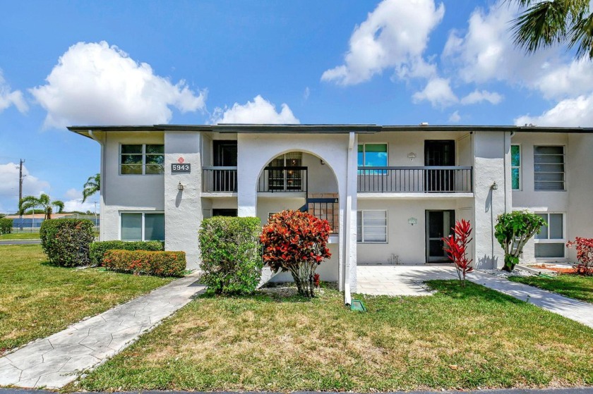 SPACIOUS & BRIGHT 2/2 RENOVATED CORNER UNIT CONDO IN AN ACTIVE - Beach Condo for sale in Delray Beach, Florida on Beachhouse.com