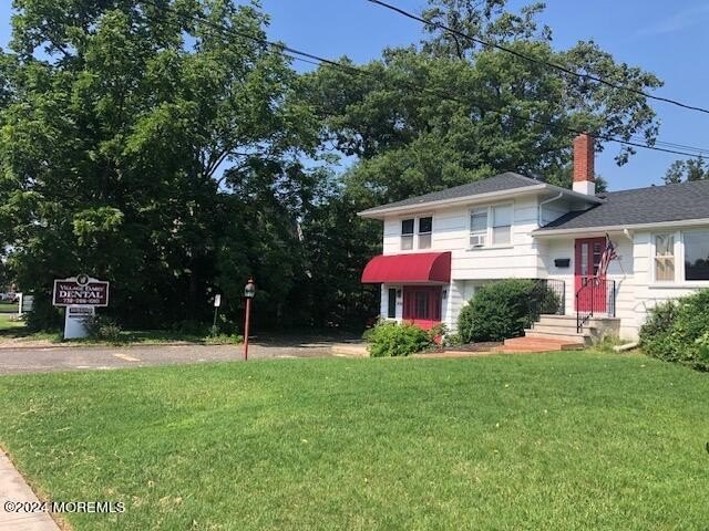 Office building & Apartment combination in Toms River presents - Beach Commercial for sale in Toms River, New Jersey on Beachhouse.com