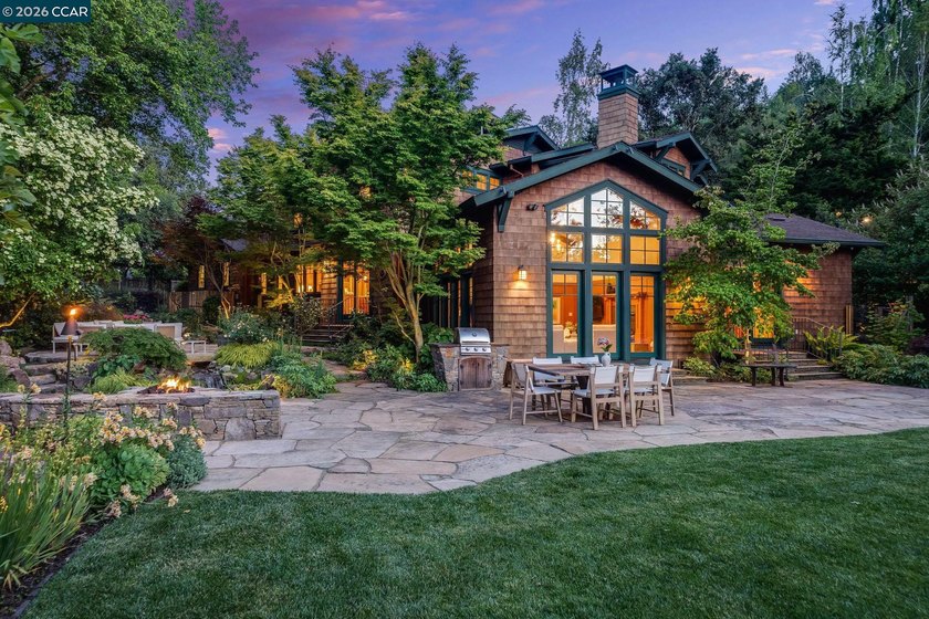 Fabulous home conceived by architect Michael Brinkerhoff and - Beach Home for sale in Orinda, California on Beachhouse.com