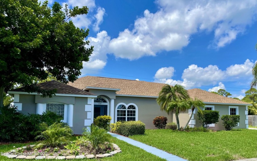 Beautiful South Merritt Island home. Spacious 4 bedroom, 3 bath - Beach Home for sale in Merritt Island, Florida on Beachhouse.com