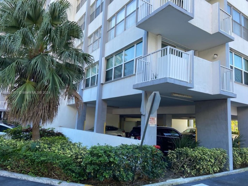 **Stunning 2/2 Apartment for Sale!**Bright and airy, this - Beach Condo for sale in Miami, Florida on Beachhouse.com