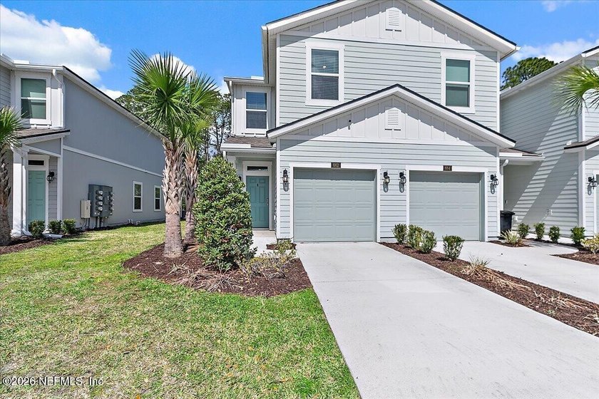 Welcome to 662 Celtic Drive. This exceptional end-unit townhome - Beach Townhome/Townhouse for sale in Jacksonville, Florida on Beachhouse.com