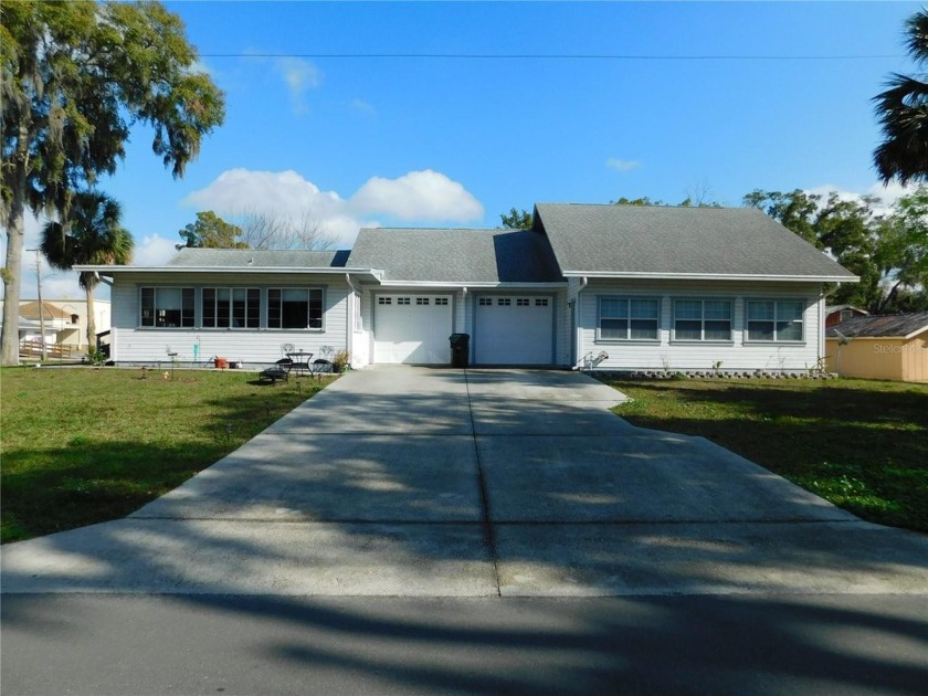 Welcome to this charming duplex located in the heart of - Beach Townhome/Townhouse for sale in Crystal River, Florida on Beachhouse.com