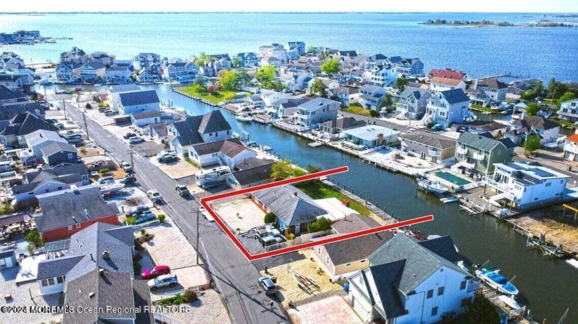 Sprawling 2000 sq ft ''brick'' ranch plus a 2 car attached - Beach Home for sale in Toms River, New Jersey on Beachhouse.com