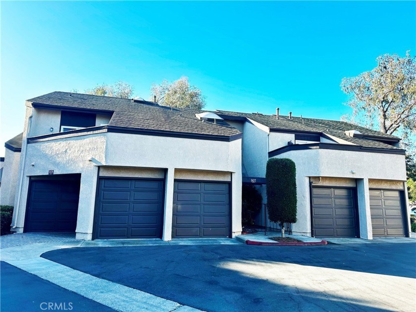 ***Professional Photography coming Soon***
Welcome to this - Beach Townhome/Townhouse for sale in Costa Mesa, California on Beachhouse.com