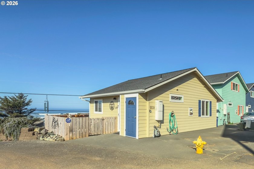 Ready to own your own coastal getaway?This bright and - Beach Home for sale in Gold Beach, Oregon on Beachhouse.com