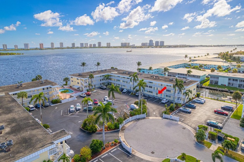 A Boater's Paradise!! This cozy, coastal feel 2BR/2BA, ground - Beach Condo for sale in North Palm Beach, Florida on Beachhouse.com