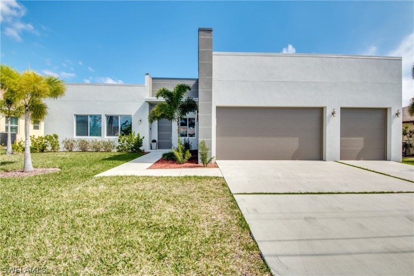 Elegant contemporary Gulf Access Home in SW Cape Coral.
This - Beach Home for sale in Cape Coral, Florida on Beachhouse.com