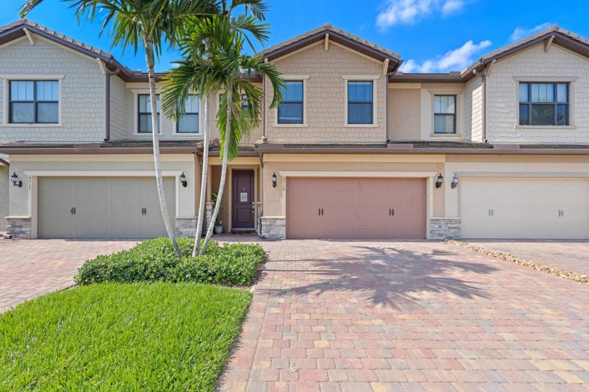 Step inside this beautifully maintained (2018) townhome in the - Beach Townhome/Townhouse for sale in Lake Worth, Florida on Beachhouse.com