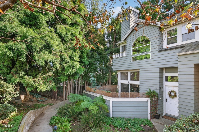 Welcome home to this beautifully updated Weston Cape Regatta - Beach Condo for sale in Ventura, California on Beachhouse.com