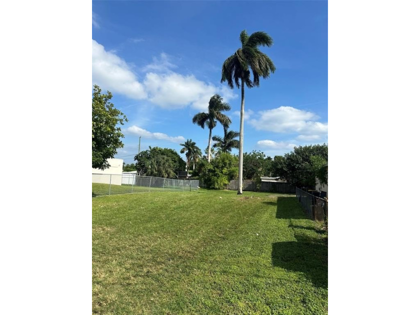 5,640 sq ft Vacant Commercial Lot for Sale. Property is in an - Beach Commercial for sale in Dania, Florida on Beachhouse.com