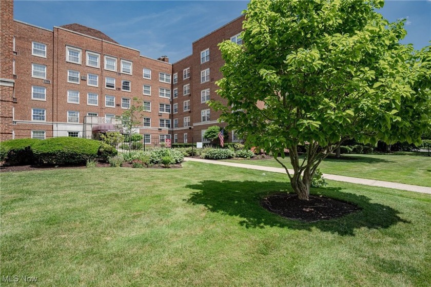 Welcome to 19201 Van Aken Blvd #211 - Comfort, Convenience & - Beach Condo for sale in Shaker Heights, Ohio on Beachhouse.com