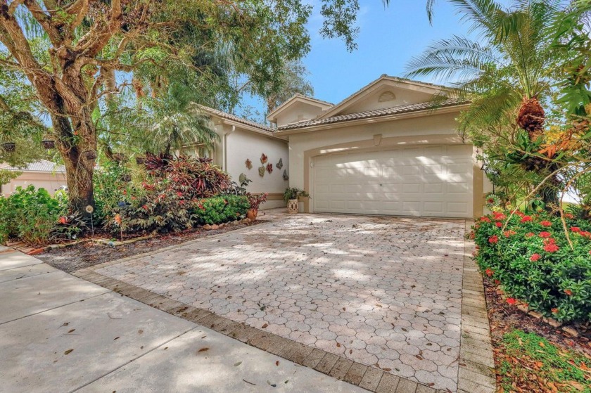 AMAZINGLY PRICED 3 BED/2 BATH CORNER HOME ! This home is nicely - Beach Home for sale in Boynton Beach, Florida on Beachhouse.com