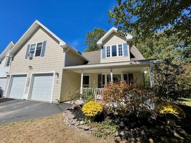 RECENTLY REFRESHED & UPDATED HOME APPROX. A 1/2 -MILE TO LONG - Beach Condo for sale in York, Maine on Beachhouse.com