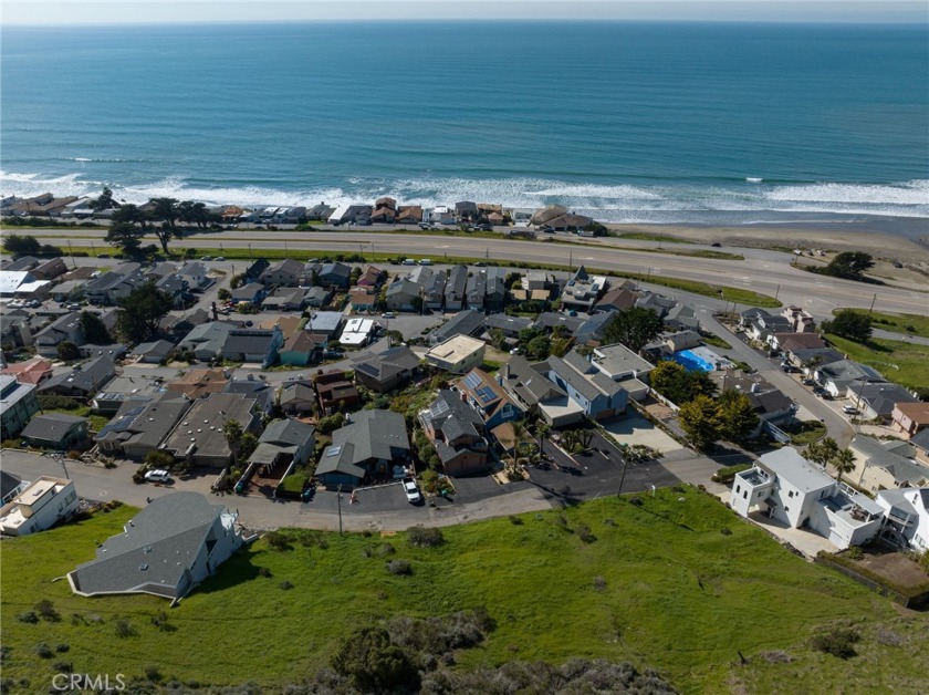 This lot offers amazing coastline views in a great neighborhood! - Beach Lot for sale in Cayucos, California on Beachhouse.com
