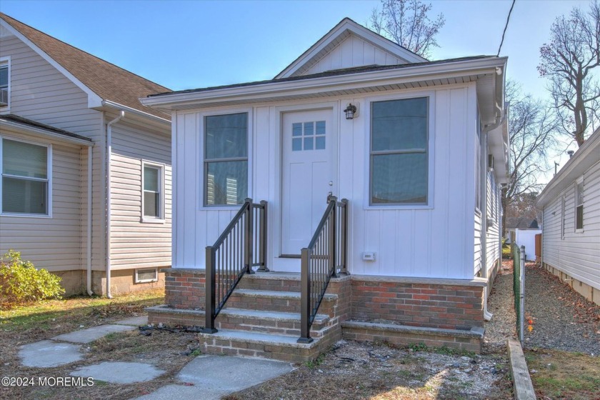 Charming, affordable and turn key ranch in Ocean Gate. This home - Beach Home for sale in Ocean Gate, New Jersey on Beachhouse.com