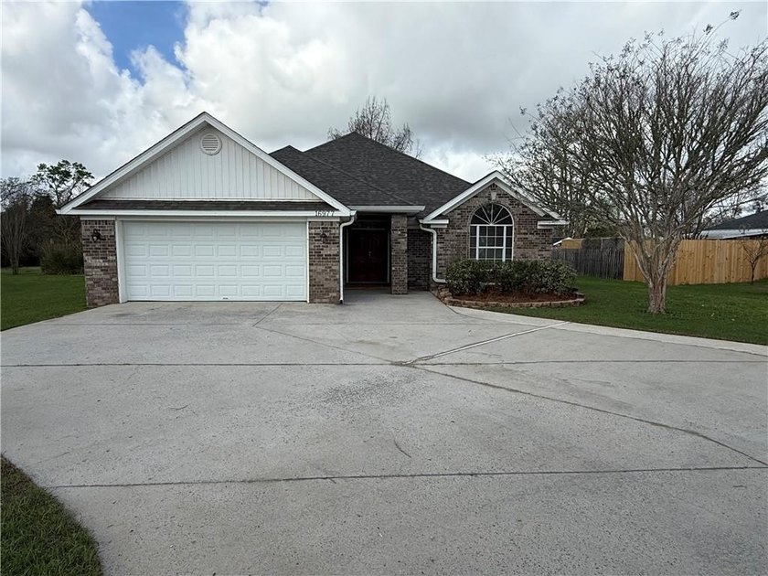 Welcome to 16977 Heartland Cir! This beautifully maintained - Beach Home for sale in Robertsdale, Alabama on Beachhouse.com