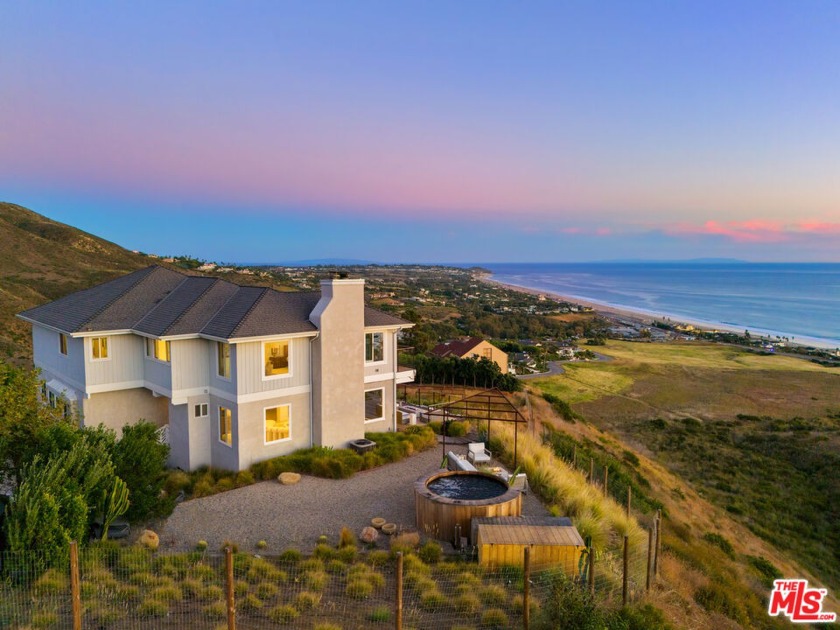 Cod style home takes full advantage of unobstructed views of the - Beach Home for sale in Malibu, California on Beachhouse.com