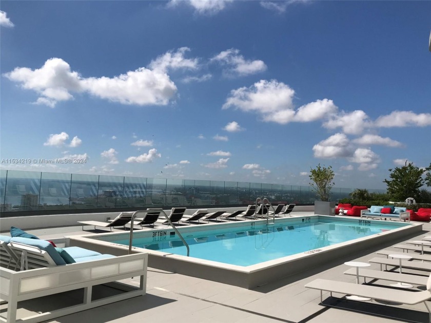 1 bed + BUG DEN/ 2 FULL Baths. BEST LOCATION, BEST VIEW, BEST - Beach Condo for sale in Miami, Florida on Beachhouse.com