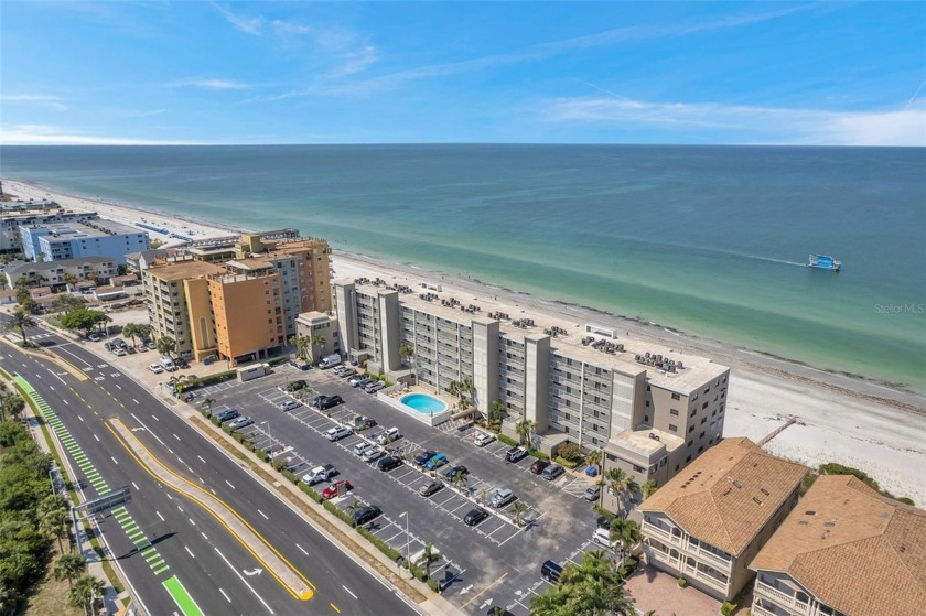 Beautifully furnished PRIVATE CORNER/END UNIT beachside - Beach Condo for sale in Indian Shores, Florida on Beachhouse.com