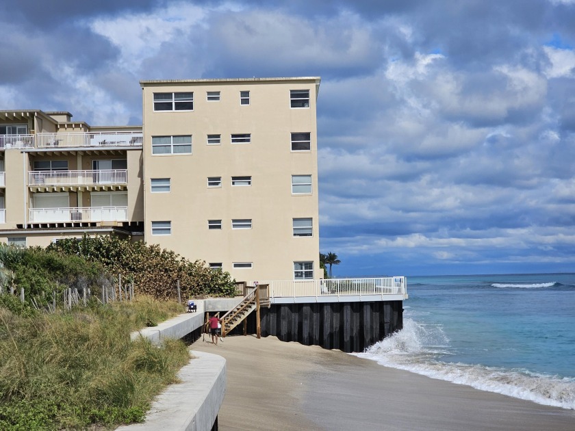 Own a unit with lowest HOA in South Ocean Blvd and among the - Beach Condo for sale in Lantana, Florida on Beachhouse.com