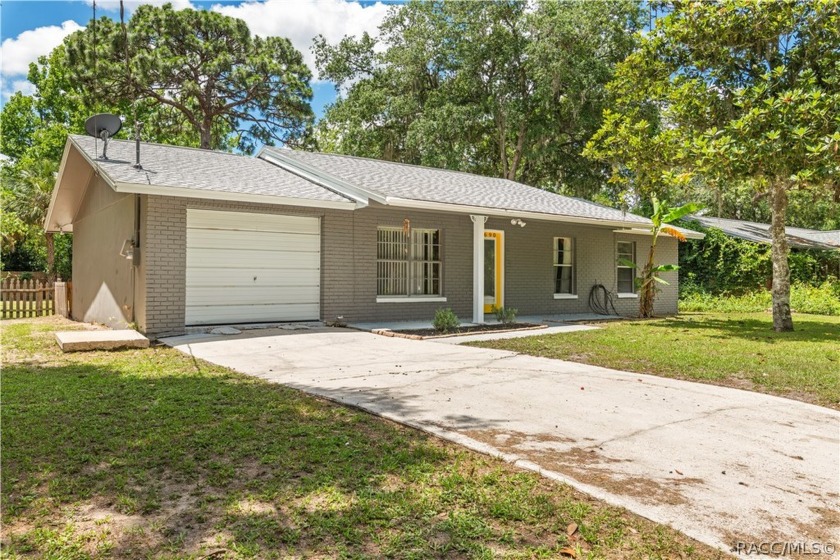 MOVE-IN READY * UPDATED 3-bedroom, 2-bath, 1-car garage home in - Beach Home for sale in Crystal River, Florida on Beachhouse.com