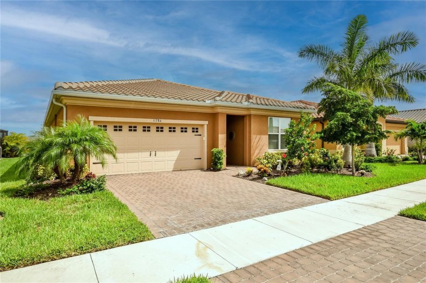 Welcome to this stunning turnkey furnished 3-bedroom, 2-bathroom - Beach Home for sale in Venice, Florida on Beachhouse.com