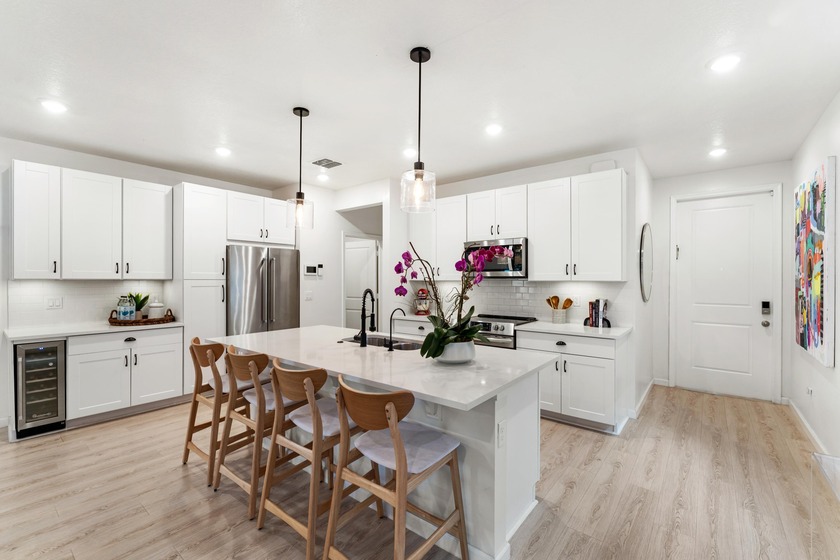 Sophisticated and modern, this 3-bed, 2.5-bath end-unit - Beach Townhome/Townhouse for sale in West Palm Beach, Florida on Beachhouse.com