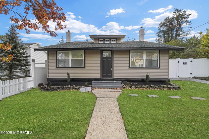 This beautifully updated Beachwood home blends coastal charm - Beach Home for sale in Beachwood, New Jersey on Beachhouse.com