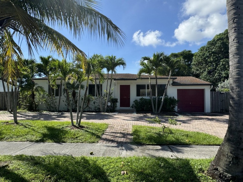 Spacious pool home on a through street to the Intracoastal - Beach Home for sale in West Palm Beach, Florida on Beachhouse.com