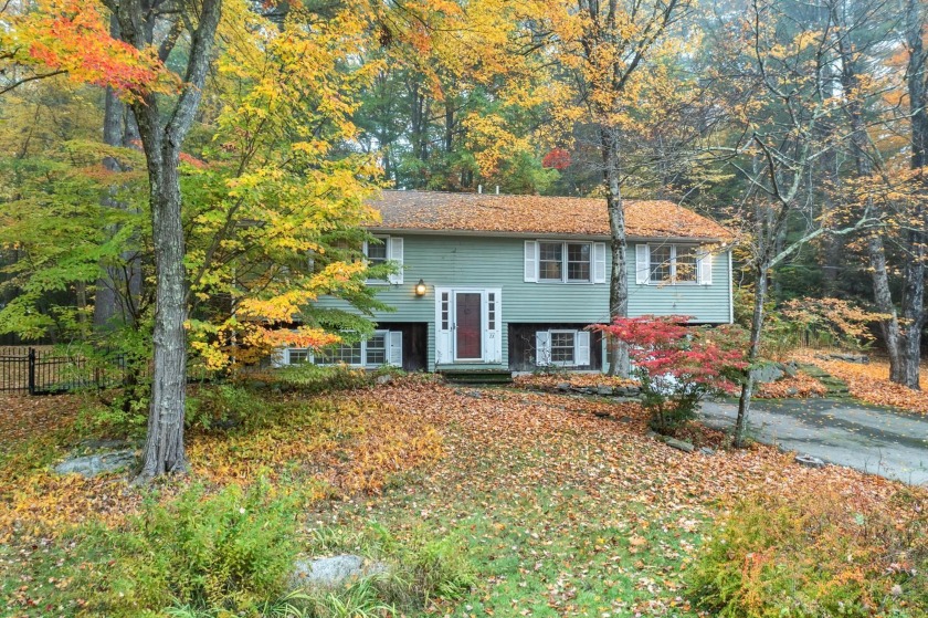 This beautifully expanded raised ranch is set on 0.95 acres in - Beach Home for sale in Durham, New Hampshire on Beachhouse.com