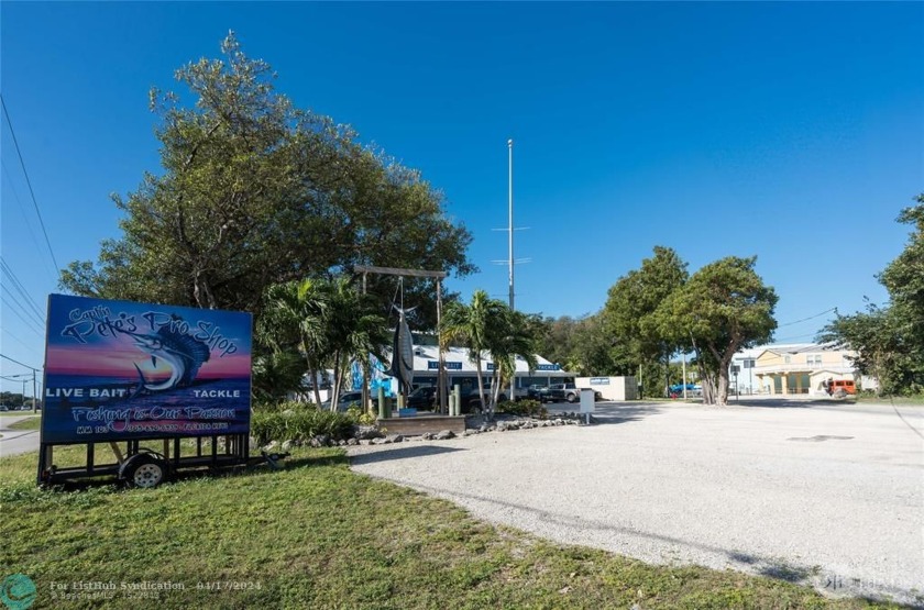 High-end bait and tackle shop in the heart of the world-renowned - Beach Commercial for sale in Key Largo, Florida on Beachhouse.com