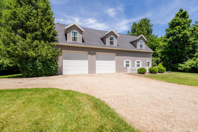 Looking for a humongous storage space plus possible rental - Beach Home for sale in Coloma, Michigan on Beachhouse.com