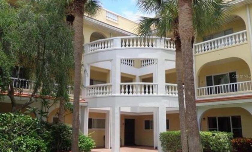 STUNNING HOME W/GREAT LOCATION...FURNISHINGS NEGOTIABLE! - Beach Condo for sale in Clearwater, Florida on Beachhouse.com